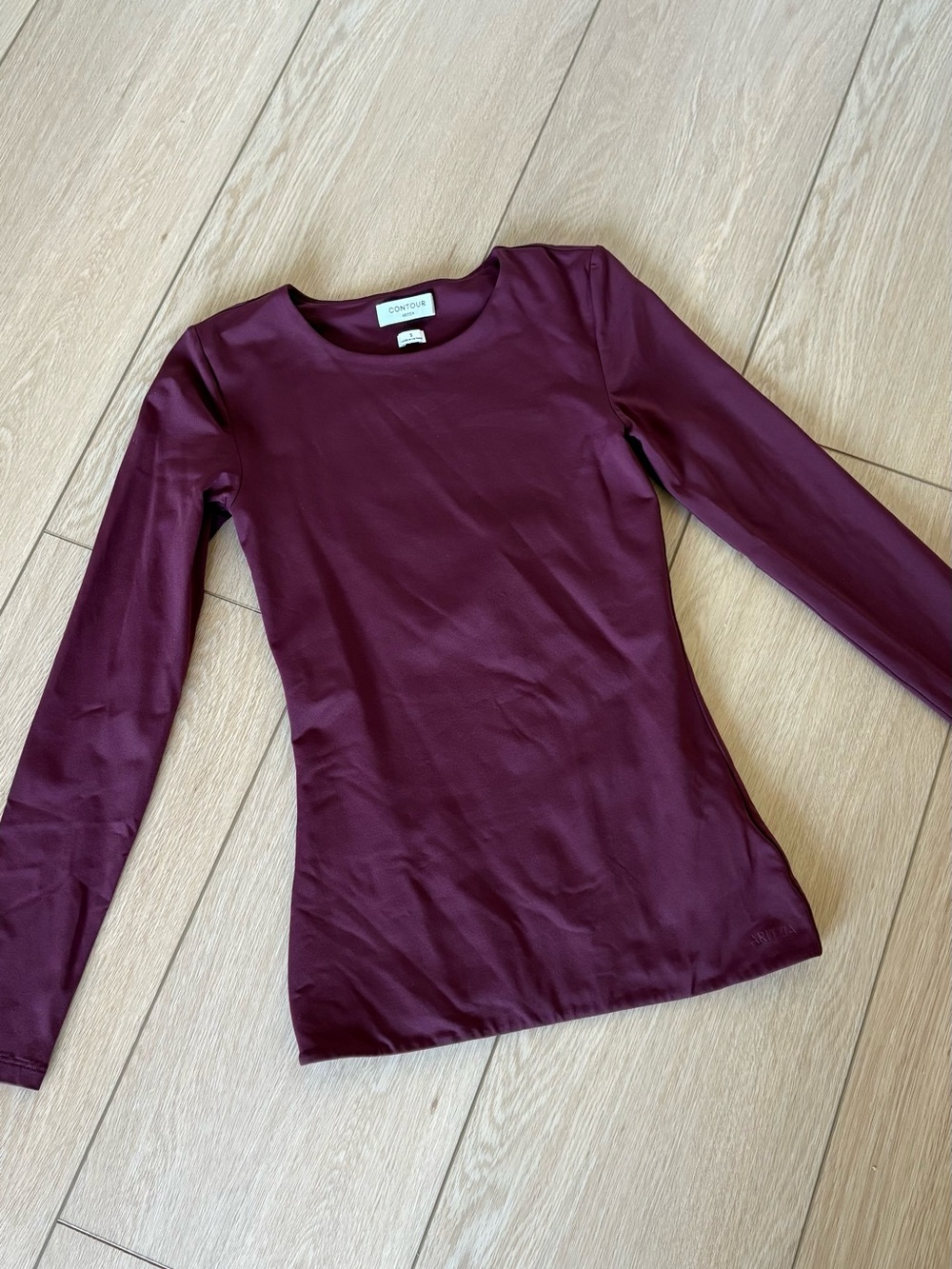 Aritzia Contour Long Sleeve Crew Neck Top in Burgundy